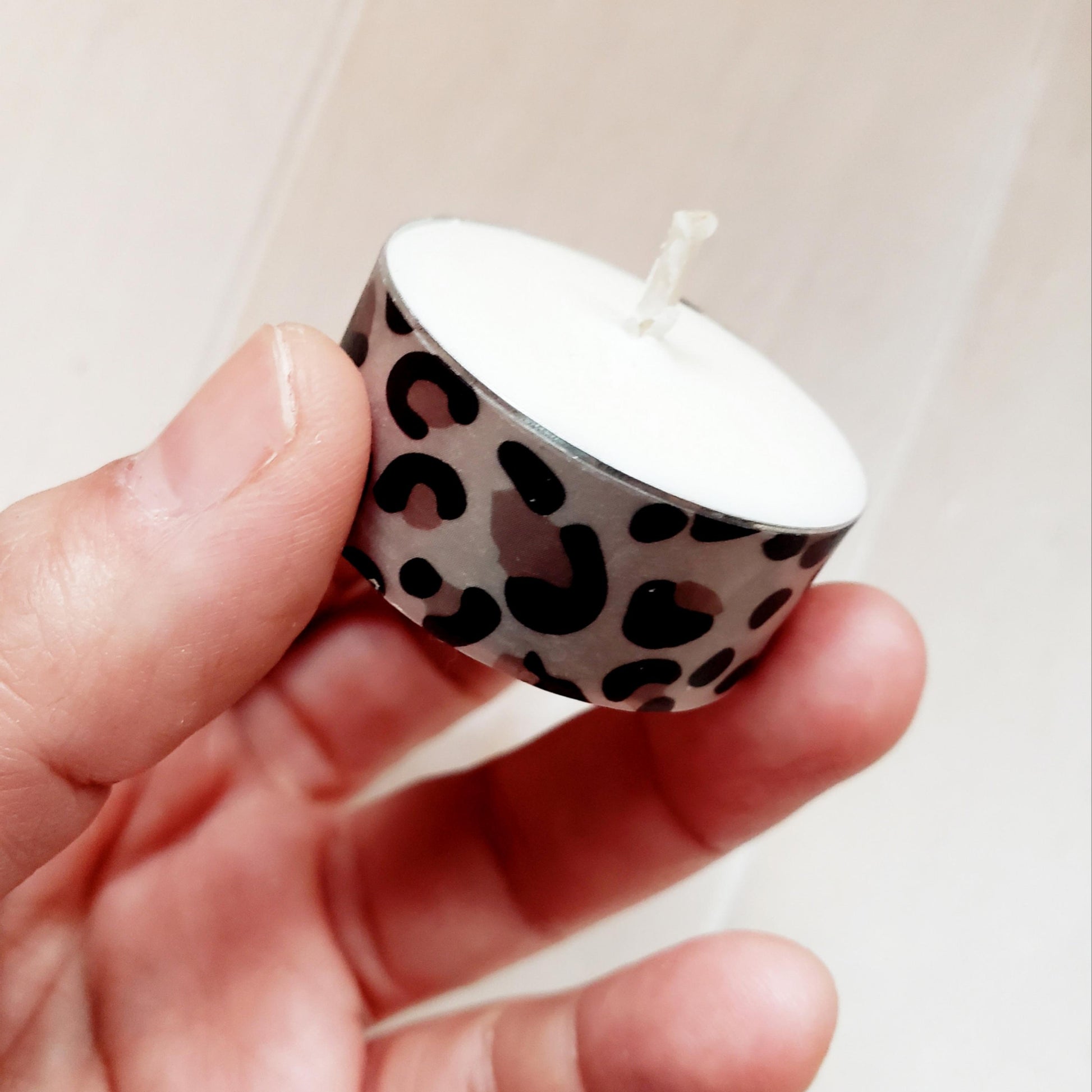 Bougie chauffe-plat cire de soja décorée à la main. Fabrication artisanale.