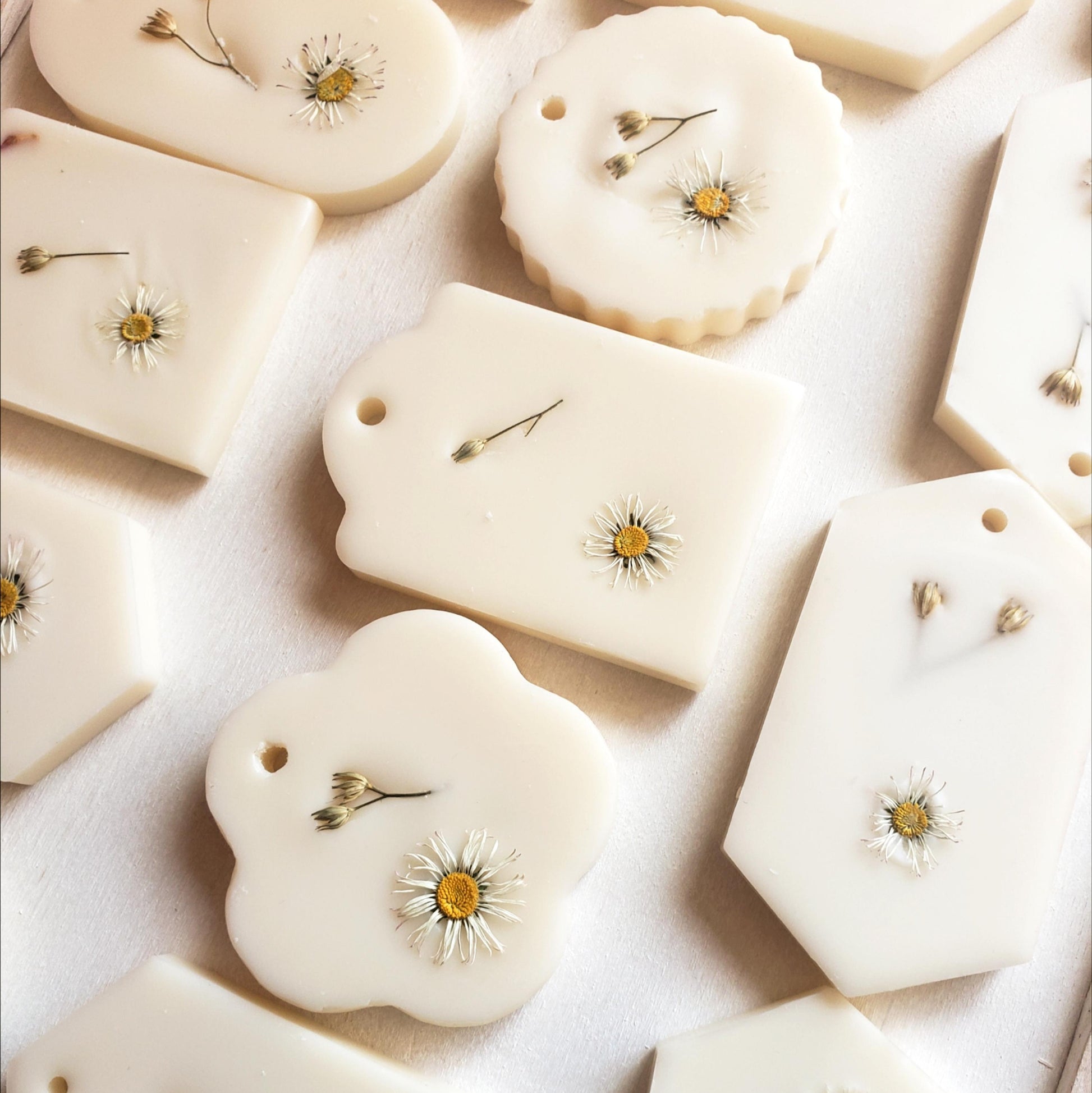 Suspension parfumée en cire pour placard, tiroirs, poignées de porte. Cire végétale de colza. Fragrance Fleur de Coton