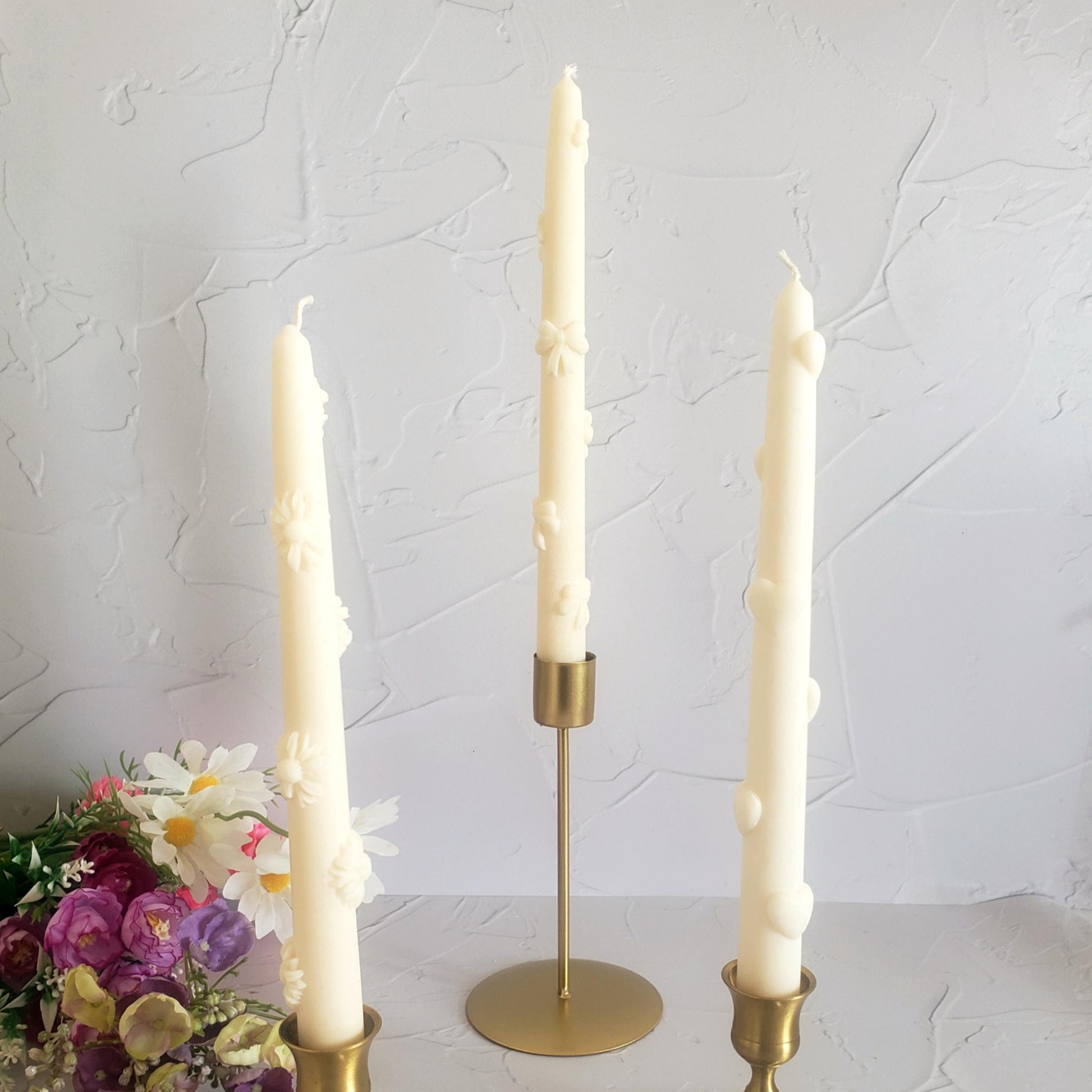 Bougie chandelle fleurs, chandelles décoratives pour votre intérieur et vos évènements. Cire végétale de colza.
