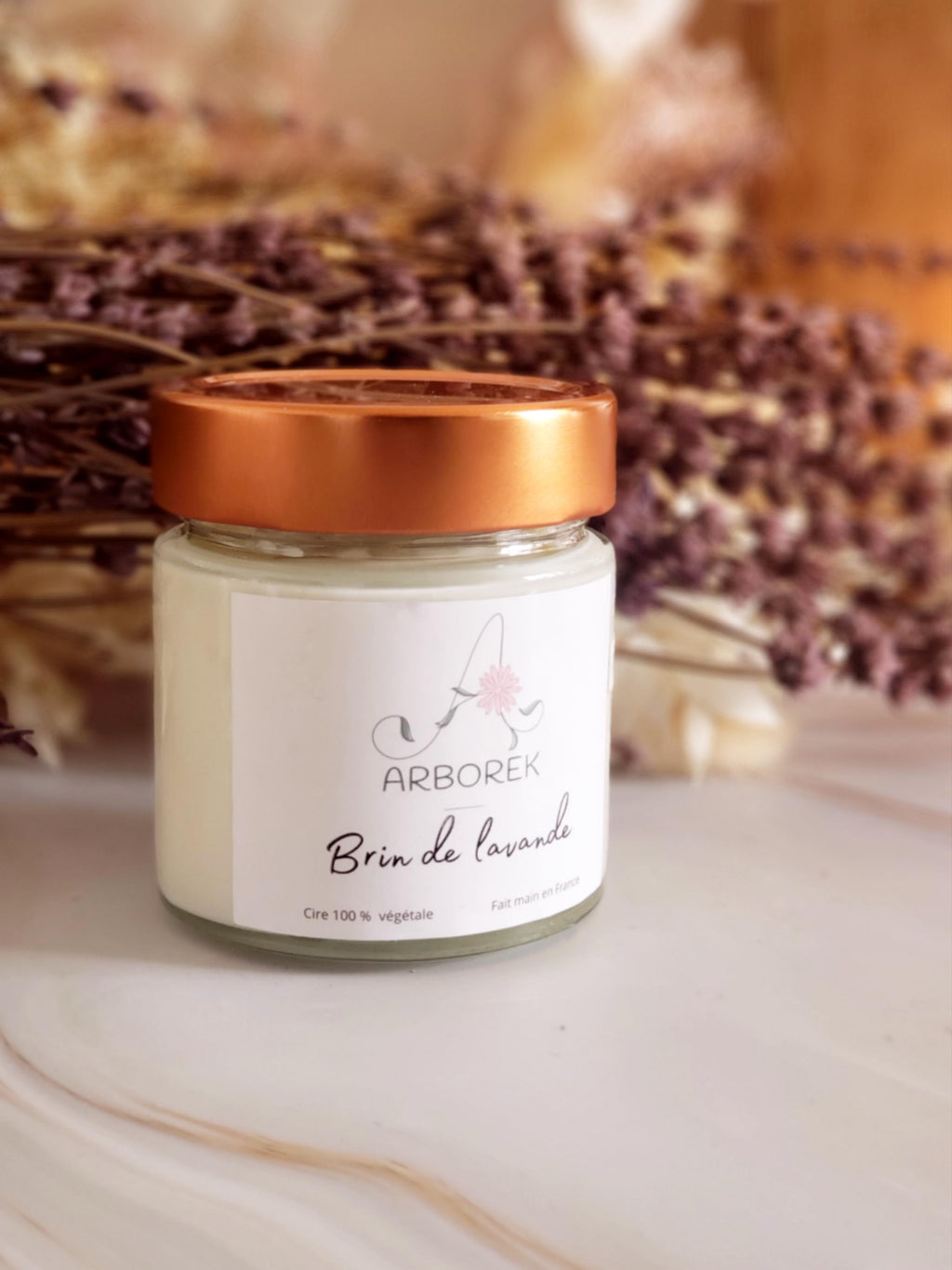 Bougie lavande, coulée à la main et décorée de pétales séchées. Bougie artisanale, senteur florale