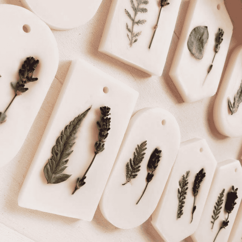 Offrir une bougie artisanale Arborek : bougies parfumées, suspensions parfumées, fondants.