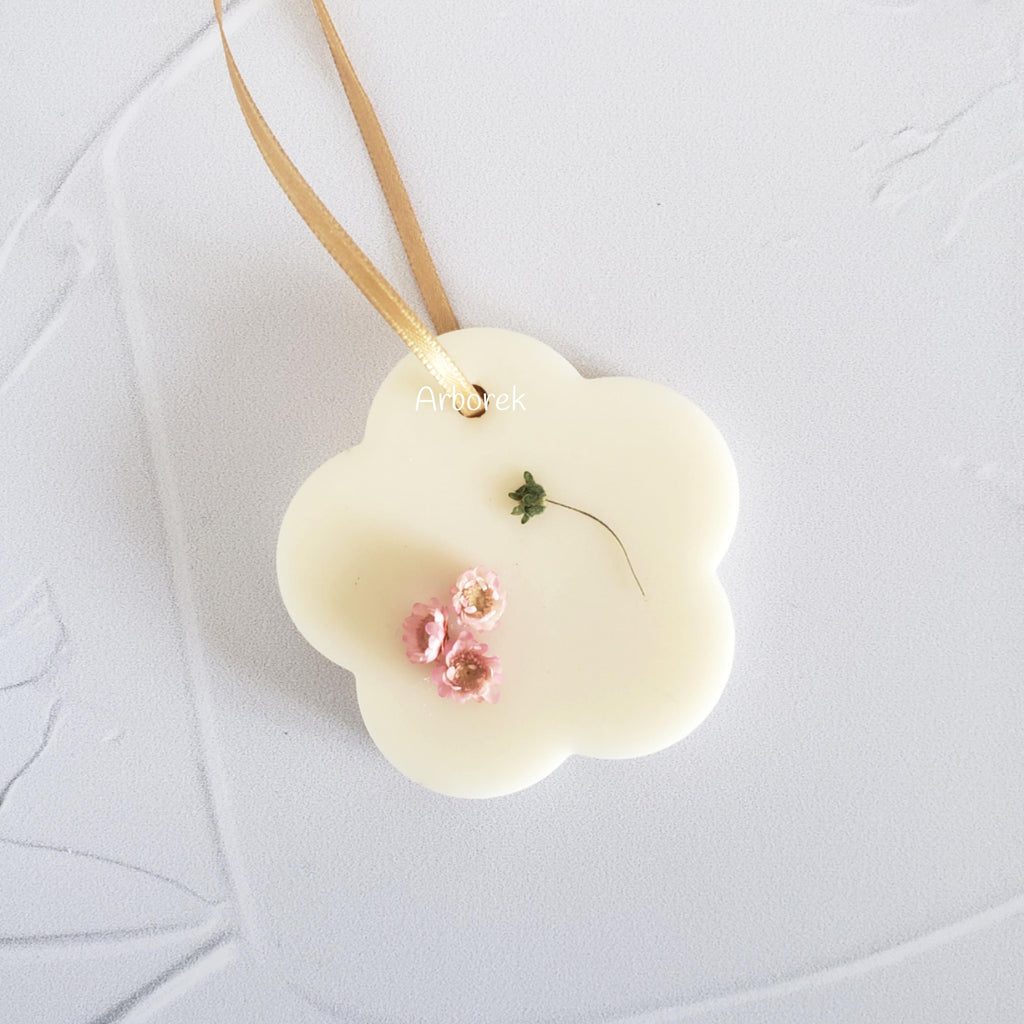 Suspension parfumée en cire Fleur d'Eau, cire végétale de colza et décoration florale. Pour vos placards, tiroirs, dressings...